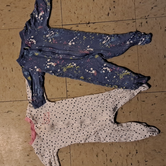 Light onsies with feet, 3-6 months. - Picture 1 of 3